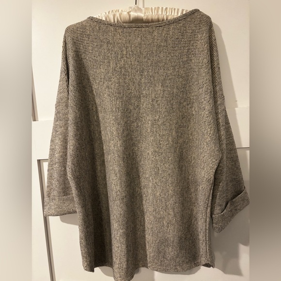 Max Studio London- Gray/Cream Ribbed Women's 3/4 Sleeve Sweater Size 1X - Picture 4 of 6